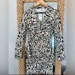 H&M Black and White Print Dress With Collar and Ruching